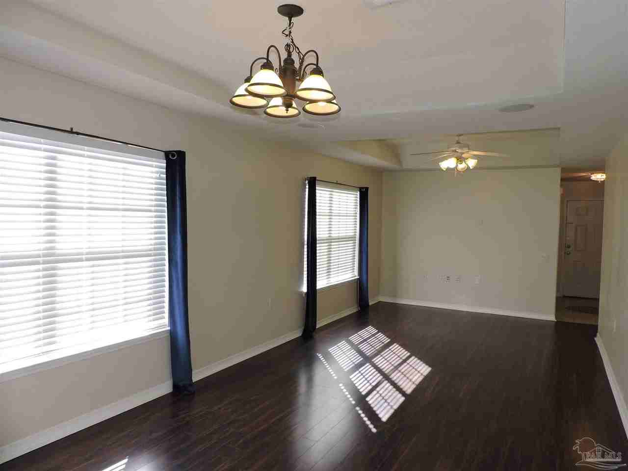 1100 Sweetbriar St - Photo 5 of 21