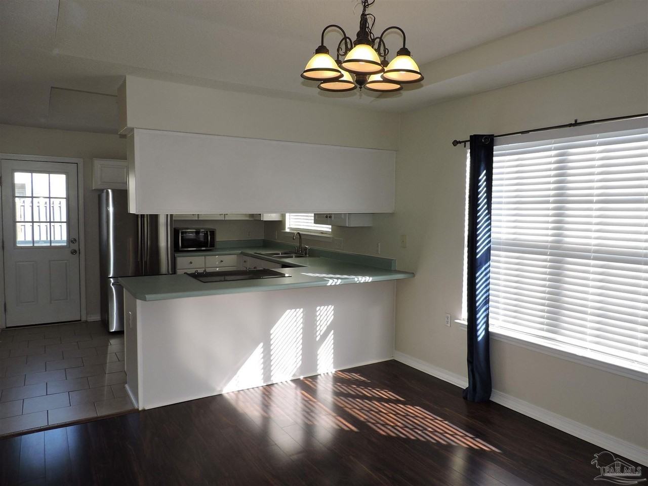 1100 Sweetbriar St - Photo 6 of 21