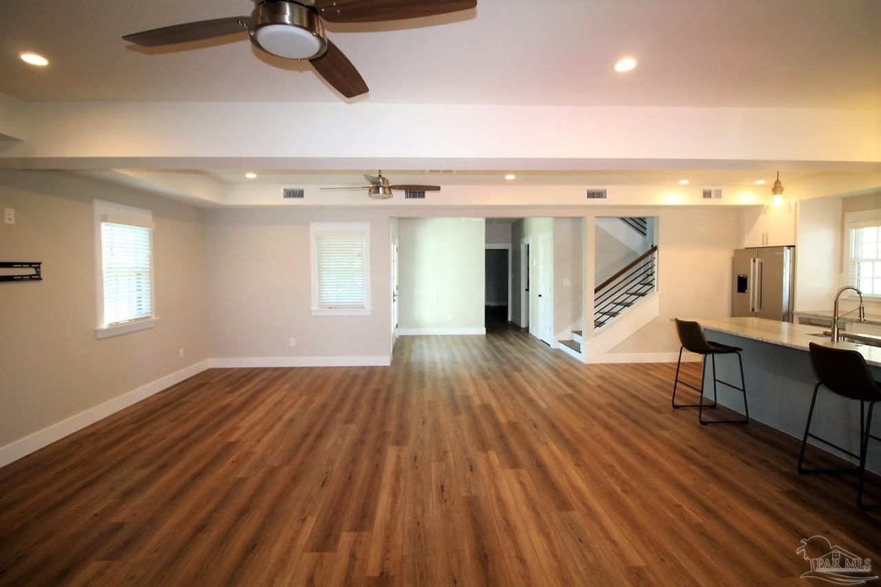 435 E Government St - Photo 4 of 30