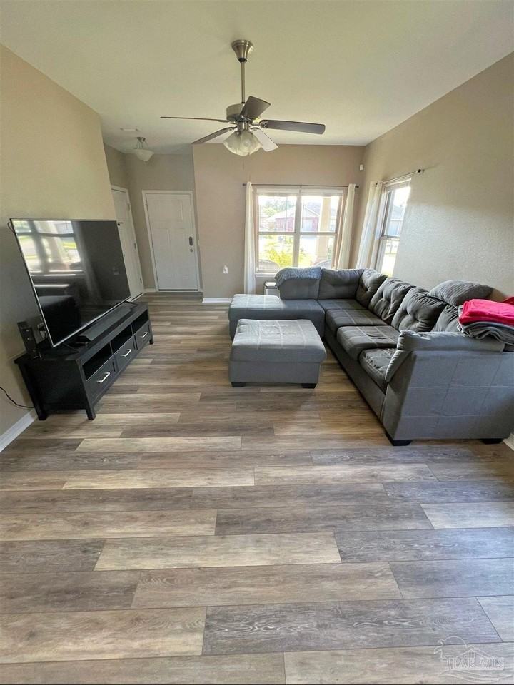 5798 Corkscrew Ct - Photo 4 of 18