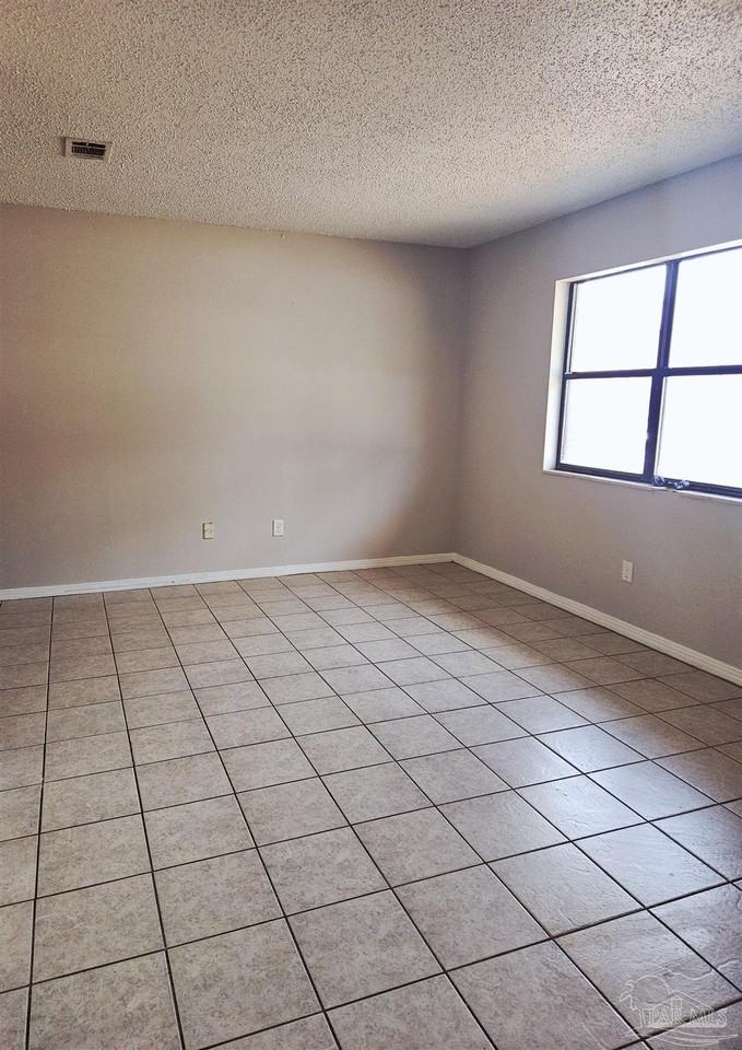 7240 Hilburn Rd Apt D1 - Photo 2 of 8