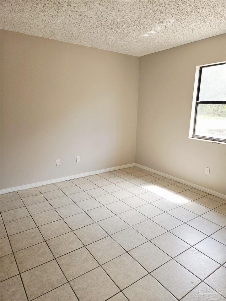 7240 Hilburn Rd Apt D1 - Photo 6 of 8