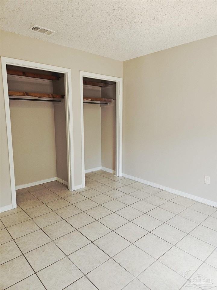 7240 Hilburn Rd Apt D1 - Photo 7 of 8