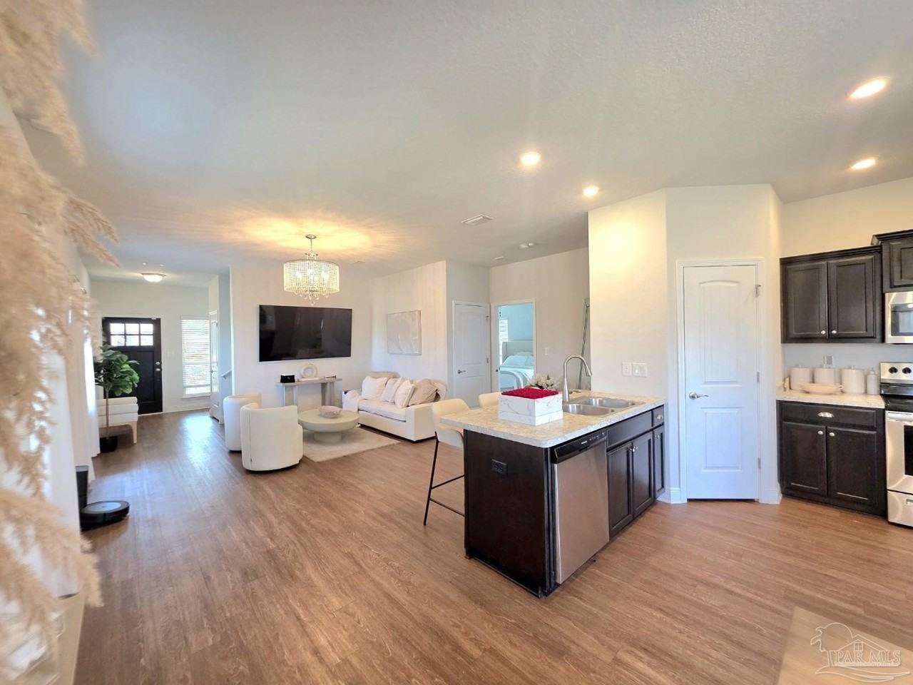 7011 Brylington Blvd - Photo 7 of 26