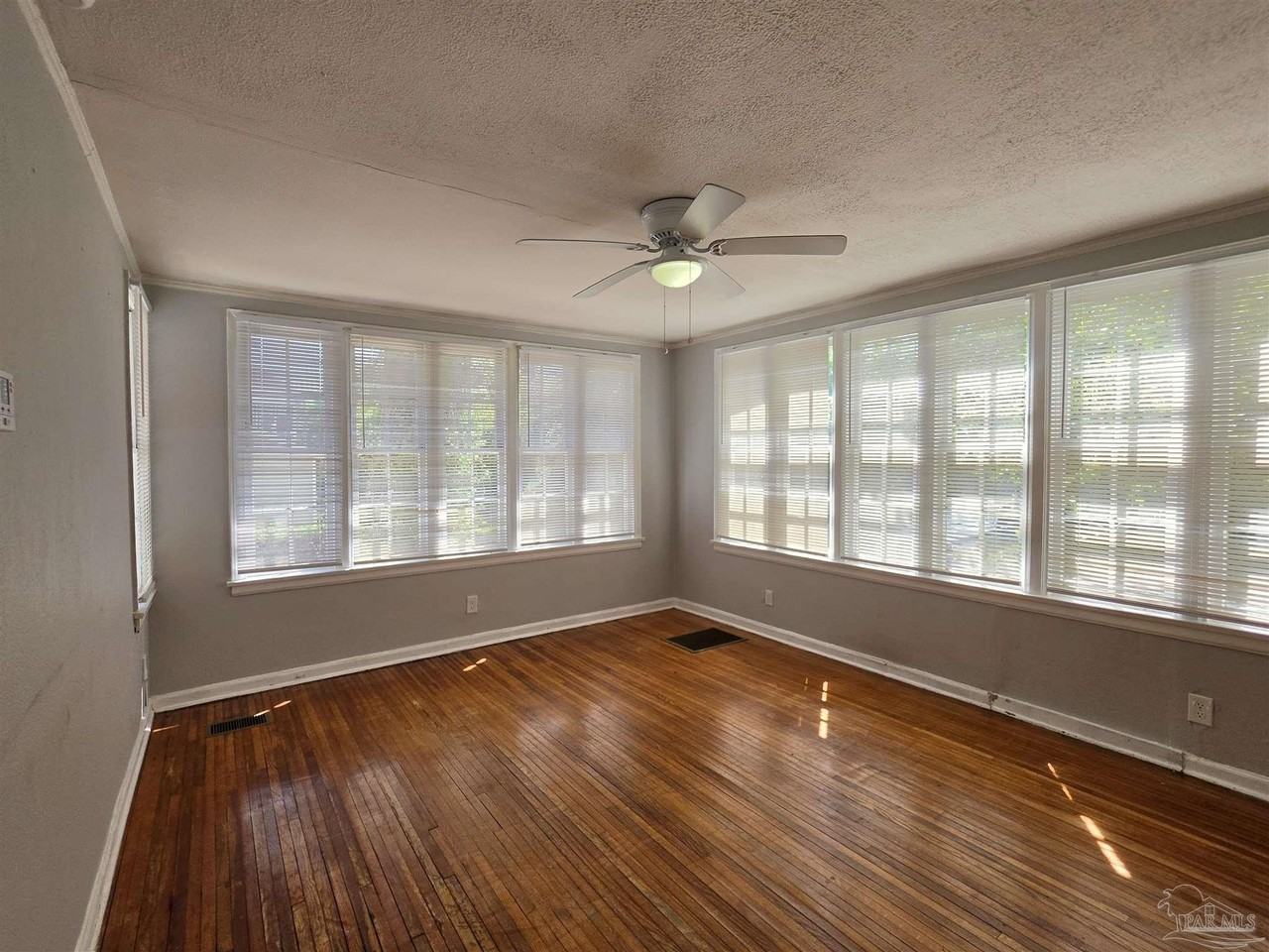 911 N Spring St Apt 2 - Photo 2 of 18