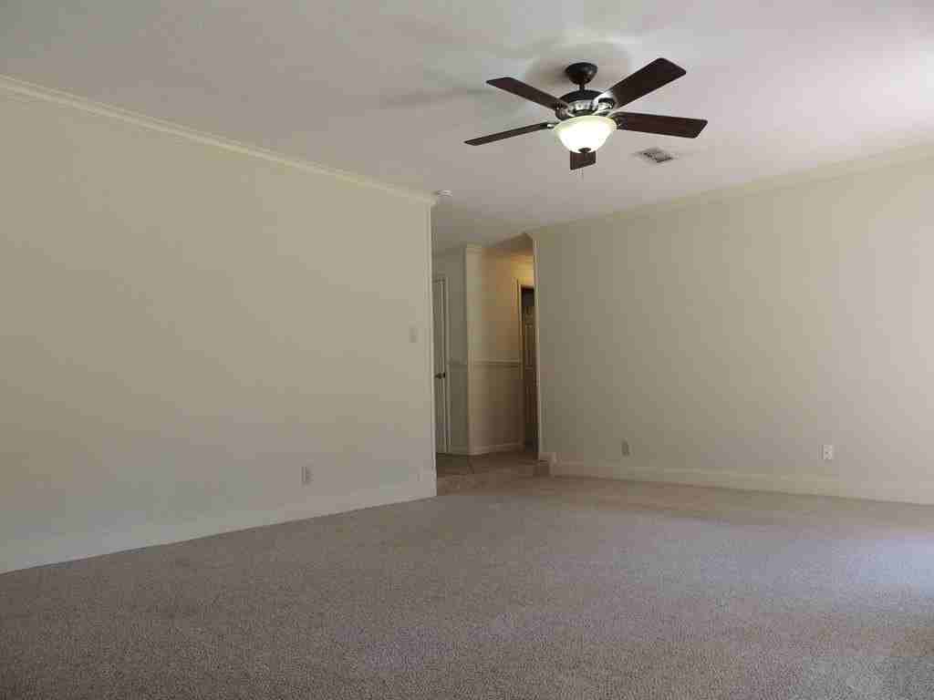 1305 Lawson Ave - Photo 4 of 30