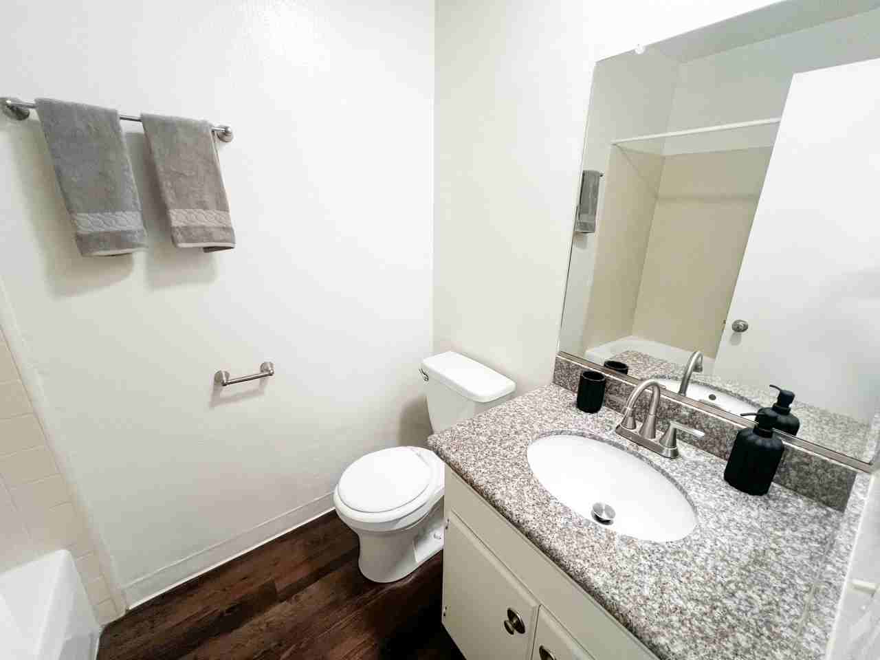 Green Court Apartments - Photo 5 of 24