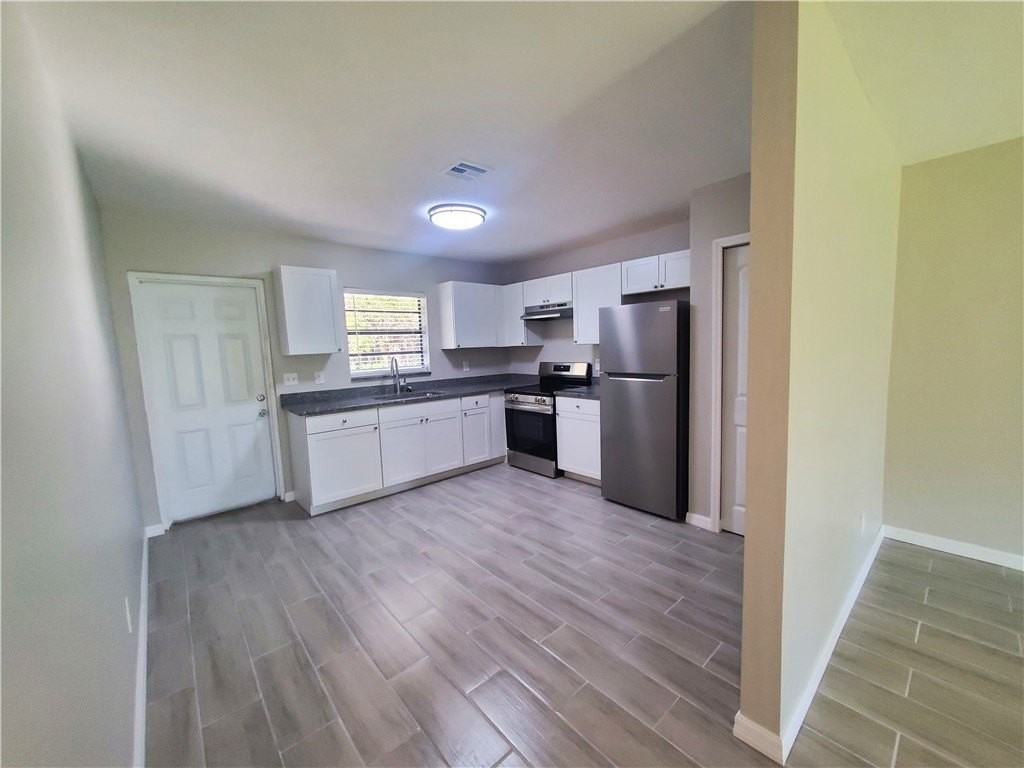 3300 S 7th St Apt B - Photo 4 of 32