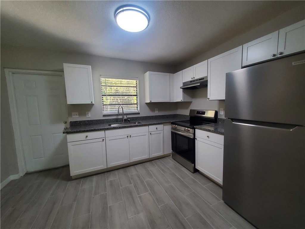 3300 S 7th St Apt B - Photo 6 of 32