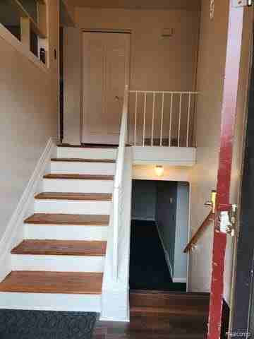 27592 Strathmoor Dr - Photo 3 of 31