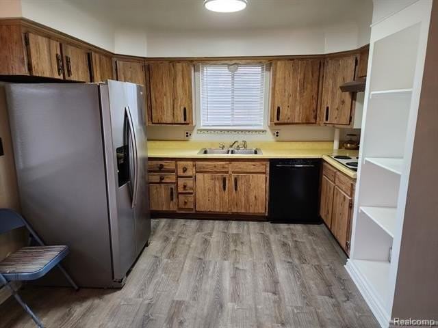 27592 Strathmoor Dr - Photo 4 of 31