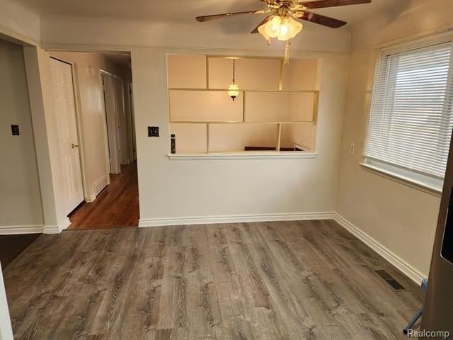 27592 Strathmoor Dr - Photo 5 of 31