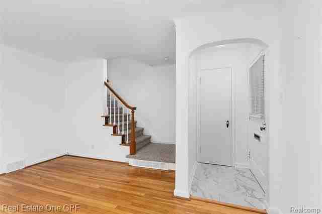 699 Saint Clair Ave #12 - Photo 4 of 18