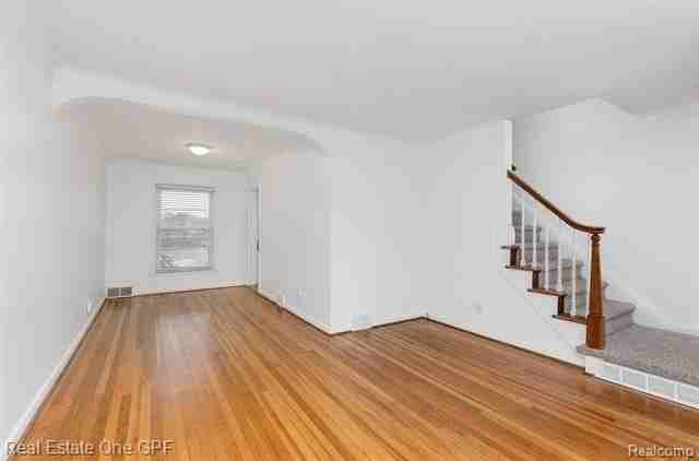 699 Saint Clair Ave #12 - Photo 5 of 18