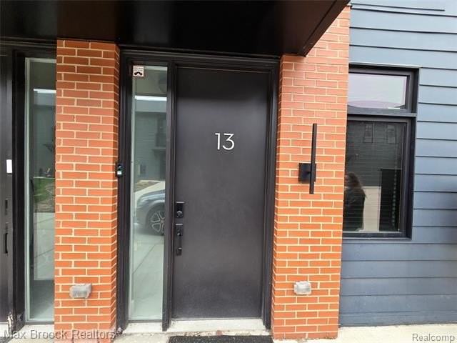 1640 Bagley St #13 - Photo 3 of 35