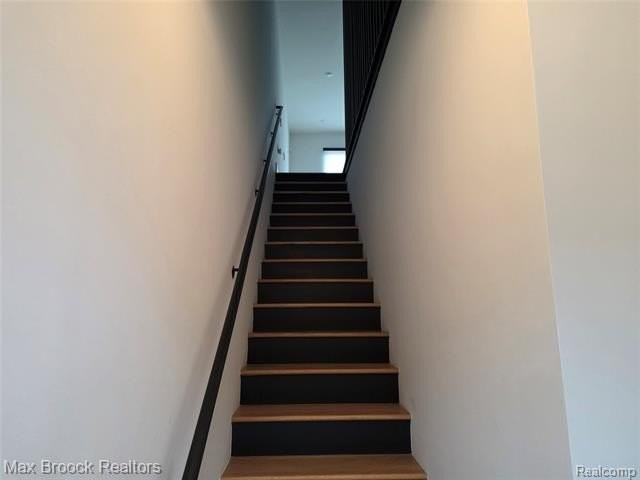 1640 Bagley St #13 - Photo 4 of 35