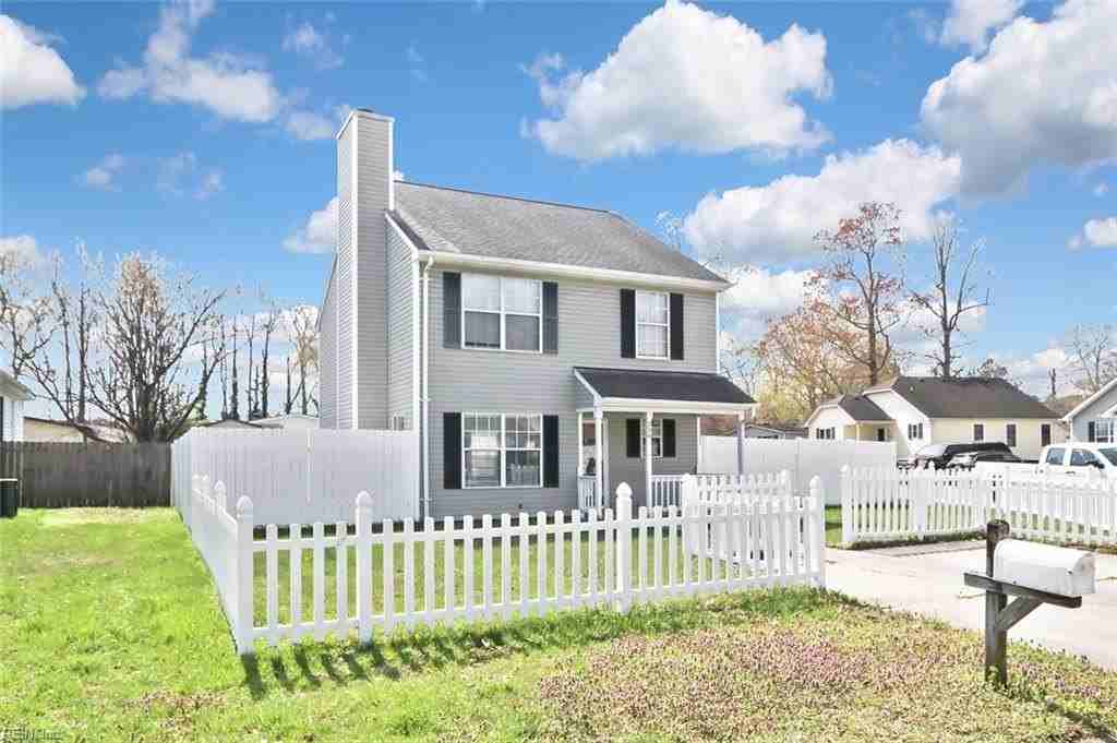 220 Abingdon Cir - Photo 2 of 17