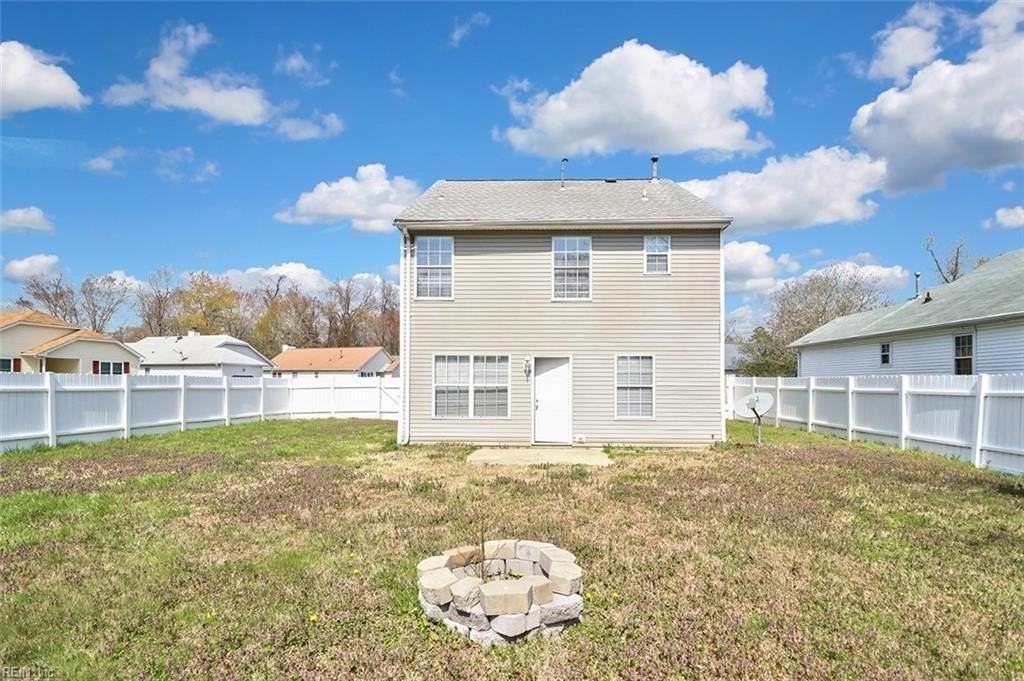 220 Abingdon Cir - Photo 4 of 17