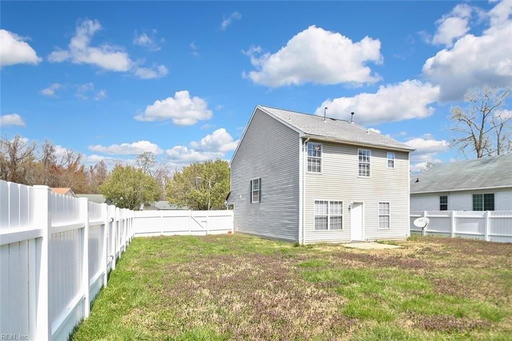 220 Abingdon Cir - Photo 5 of 17