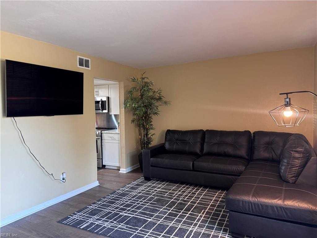 2638 King Ct - Photo 4 of 35