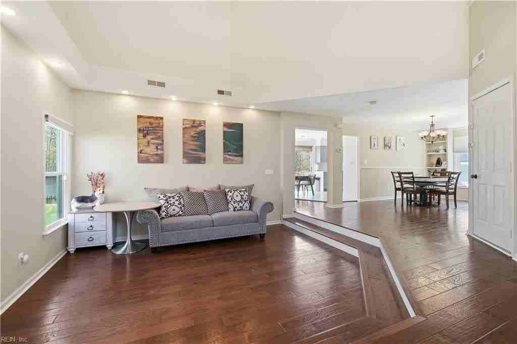 1721 Chestwood Dr - Photo 5 of 40