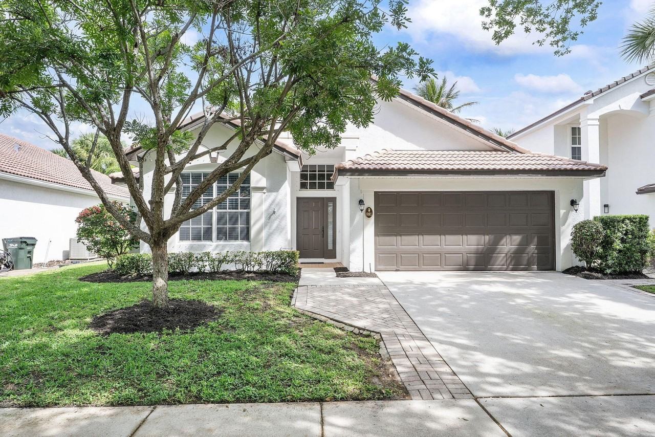 981 Delray Lakes Dr - Photo 3 of 50