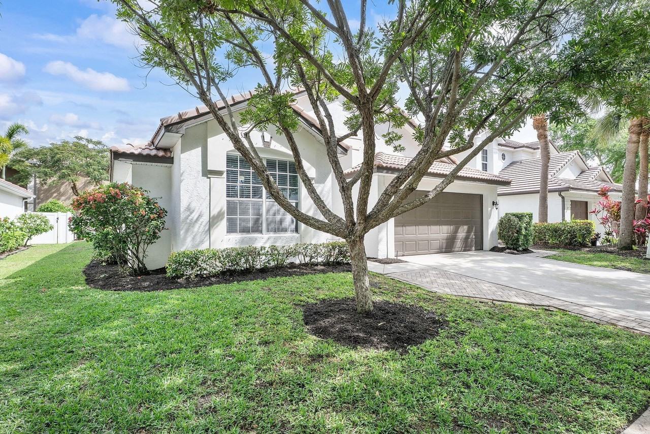 981 Delray Lakes Dr - Photo 4 of 50