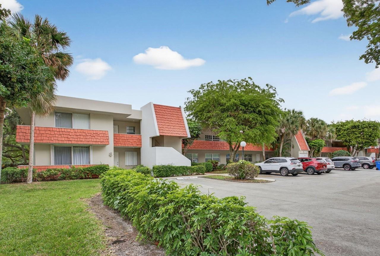 800 Cypress Blvd #204A