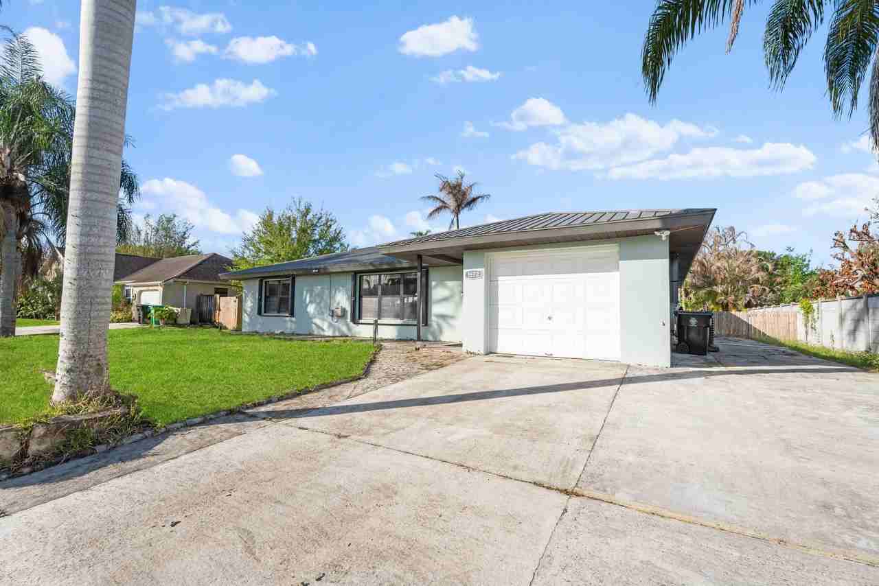 1672 Sw Schleicher Ln - Photo 4 of 41