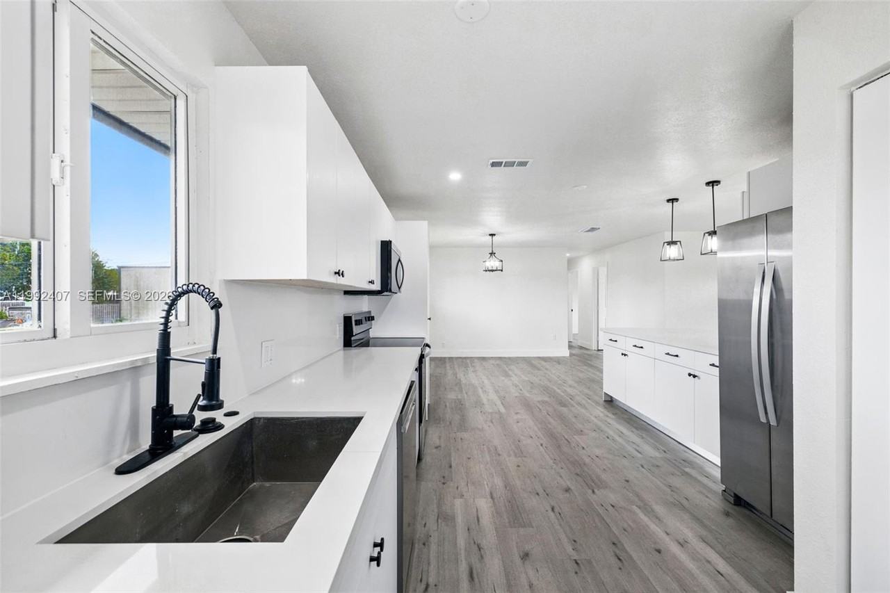 1867 Nw 8th Ave - Photo 4 of 8