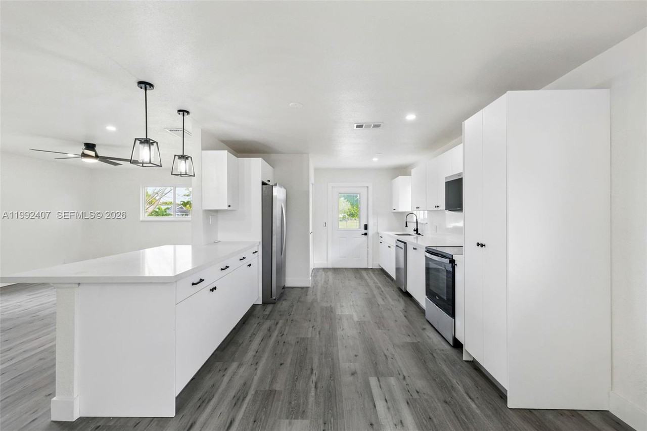 1867 Nw 8th Ave - Photo 6 of 8