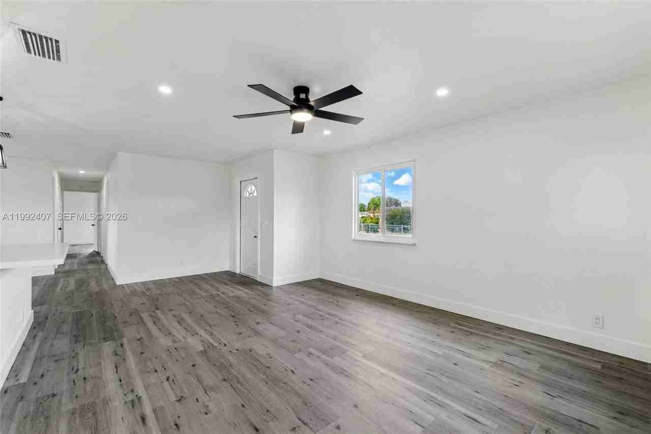 1867 Nw 8th Ave - Photo 7 of 8