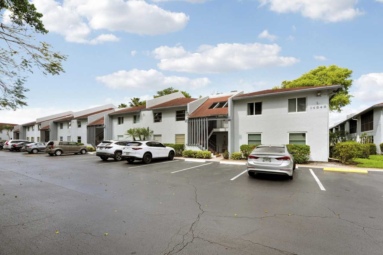 14849 Cumberland Dr Unit 2070 - Photo 2 of 27