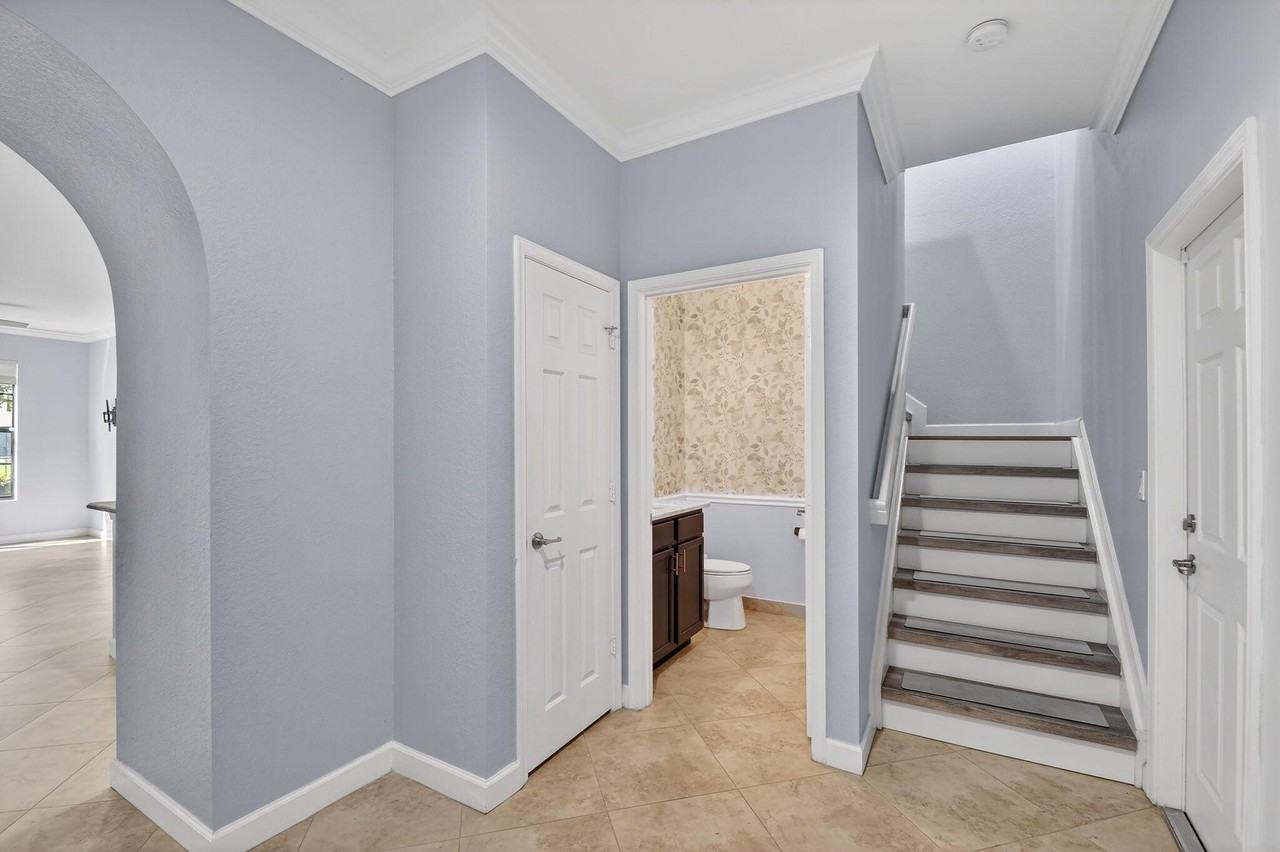 10457 Wellington Parc Dr - Photo 4 of 50