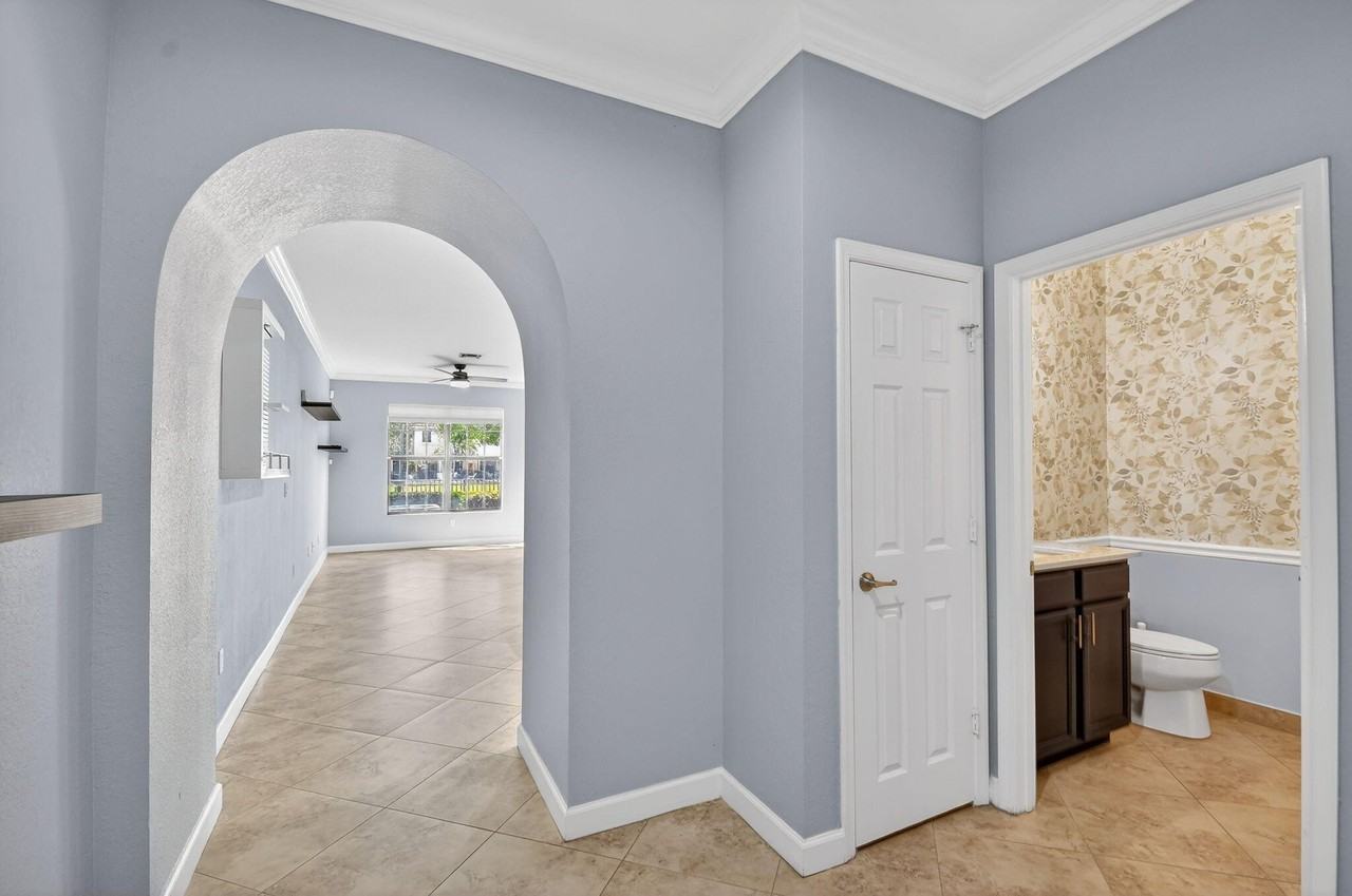 10457 Wellington Parc Dr - Photo 5 of 50