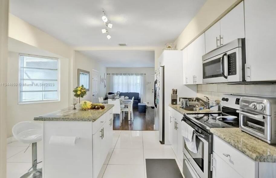 2552 Wiley St - Photo 2 of 17