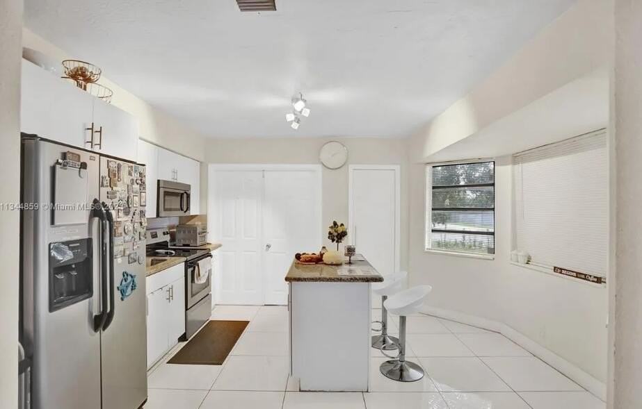 2552 Wiley St - Photo 3 of 17