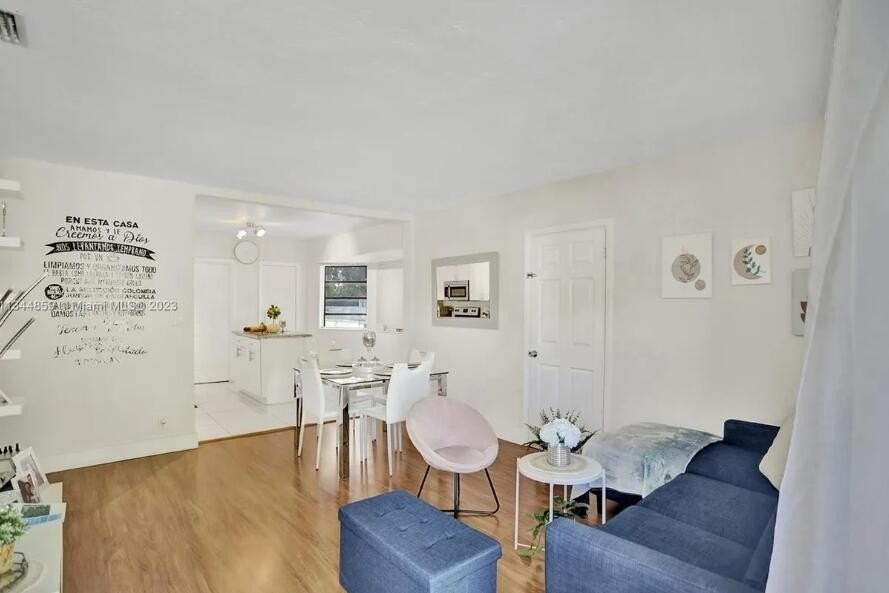 2552 Wiley St - Photo 4 of 17