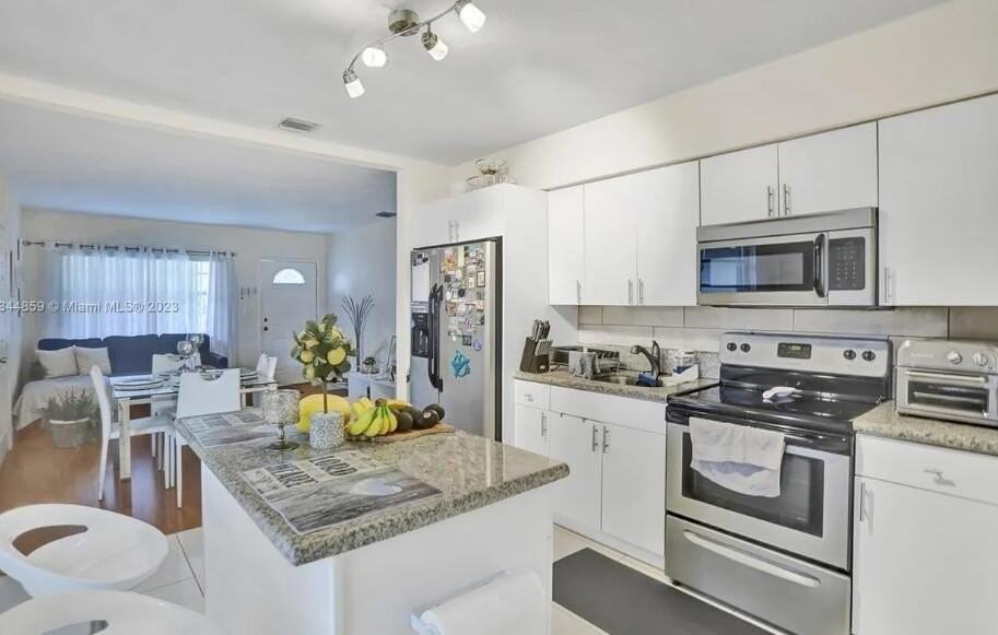 2552 Wiley St - Photo 5 of 17