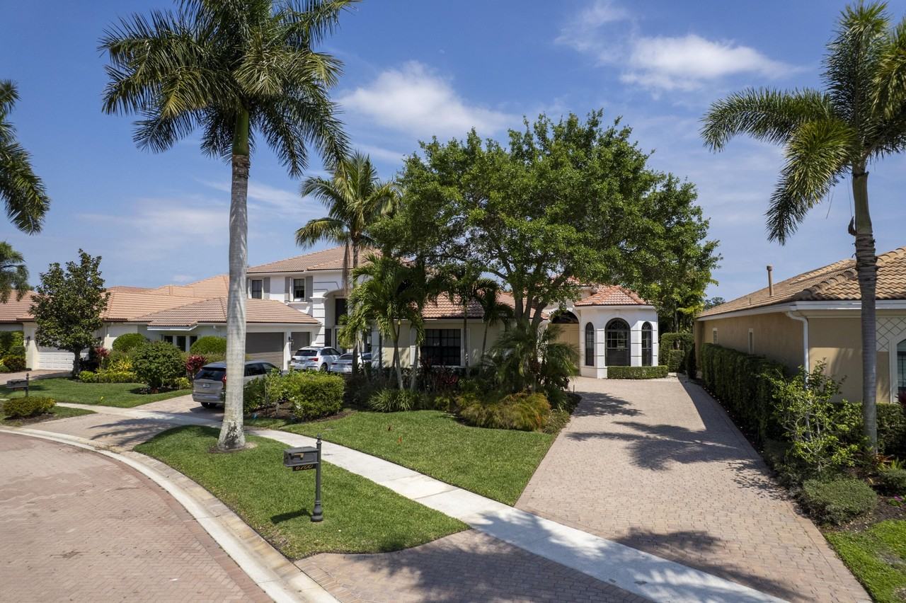 6700 Fox Hollow Dr - Photo 2 of 50