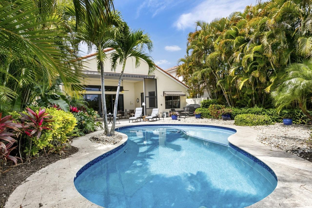 6700 Fox Hollow Dr - Photo 3 of 50