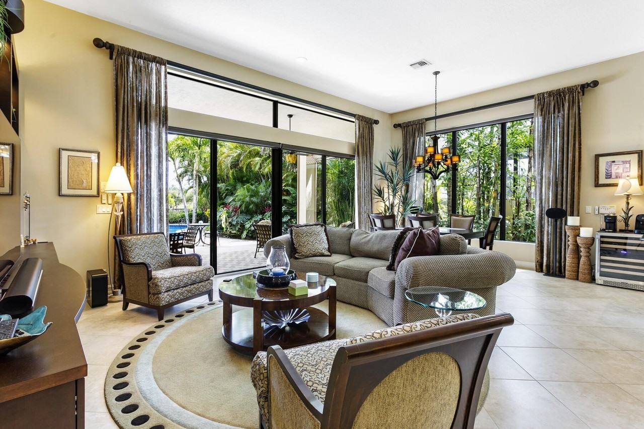 6700 Fox Hollow Dr - Photo 6 of 50