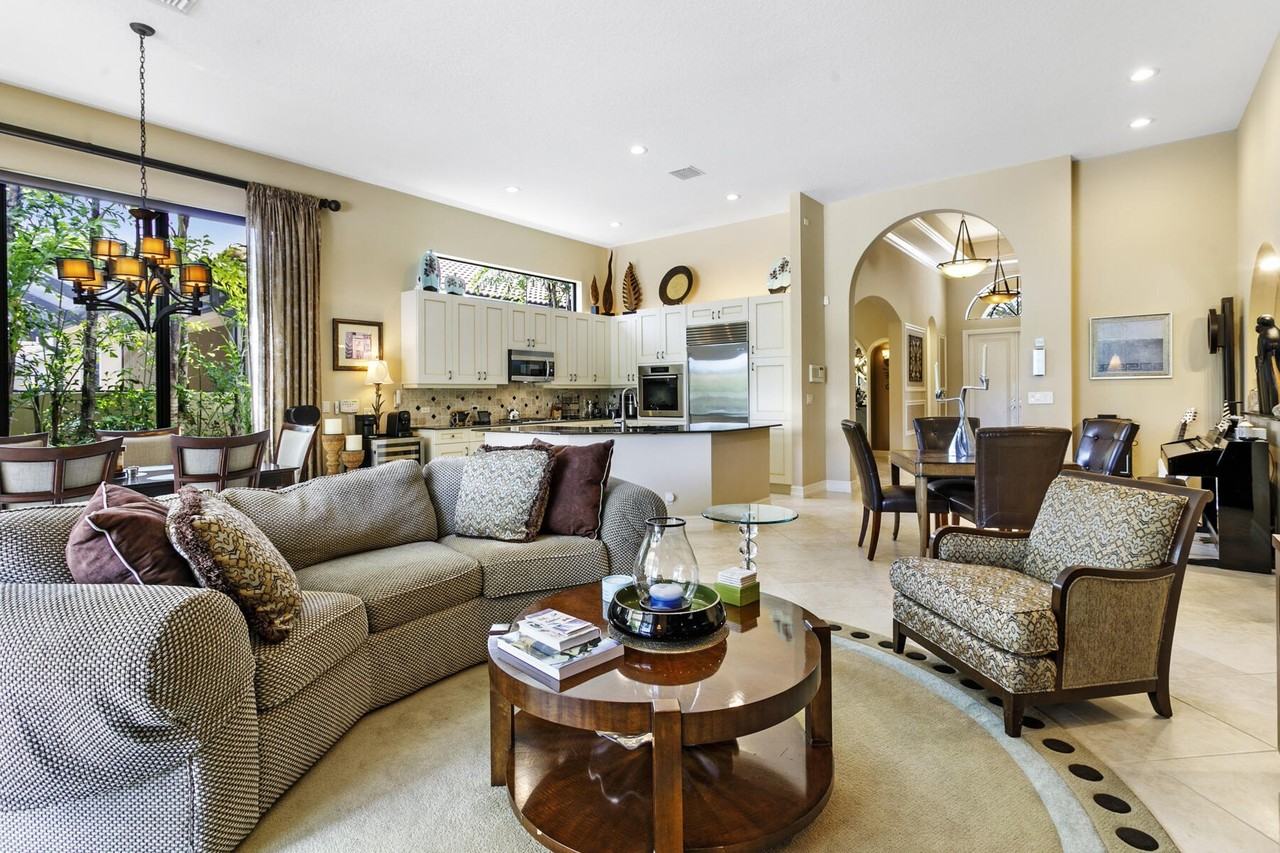 6700 Fox Hollow Dr - Photo 7 of 50