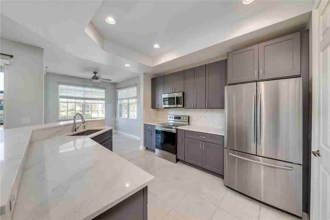 8277 Nw 127th Ln - Photo 4 of 50