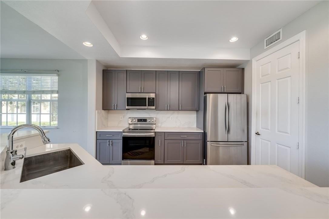 8277 Nw 127th Ln - Photo 5 of 50