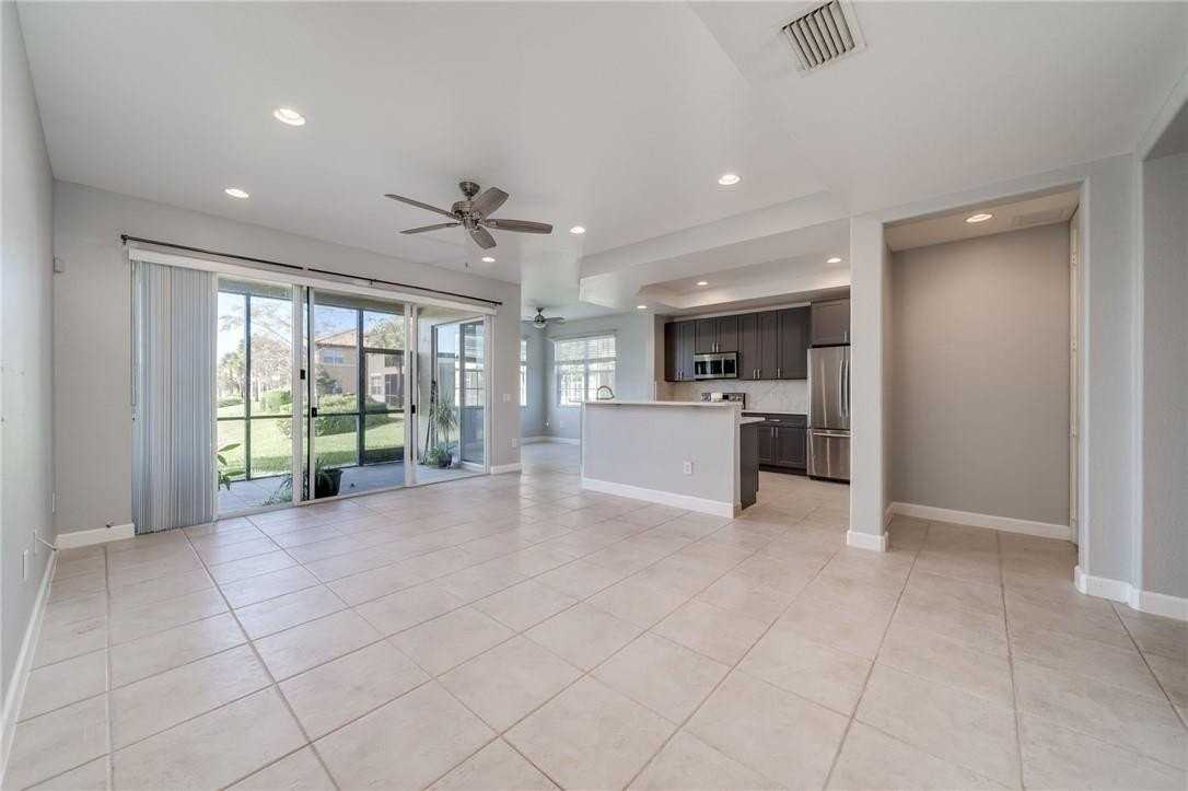 8277 Nw 127th Ln - Photo 7 of 50