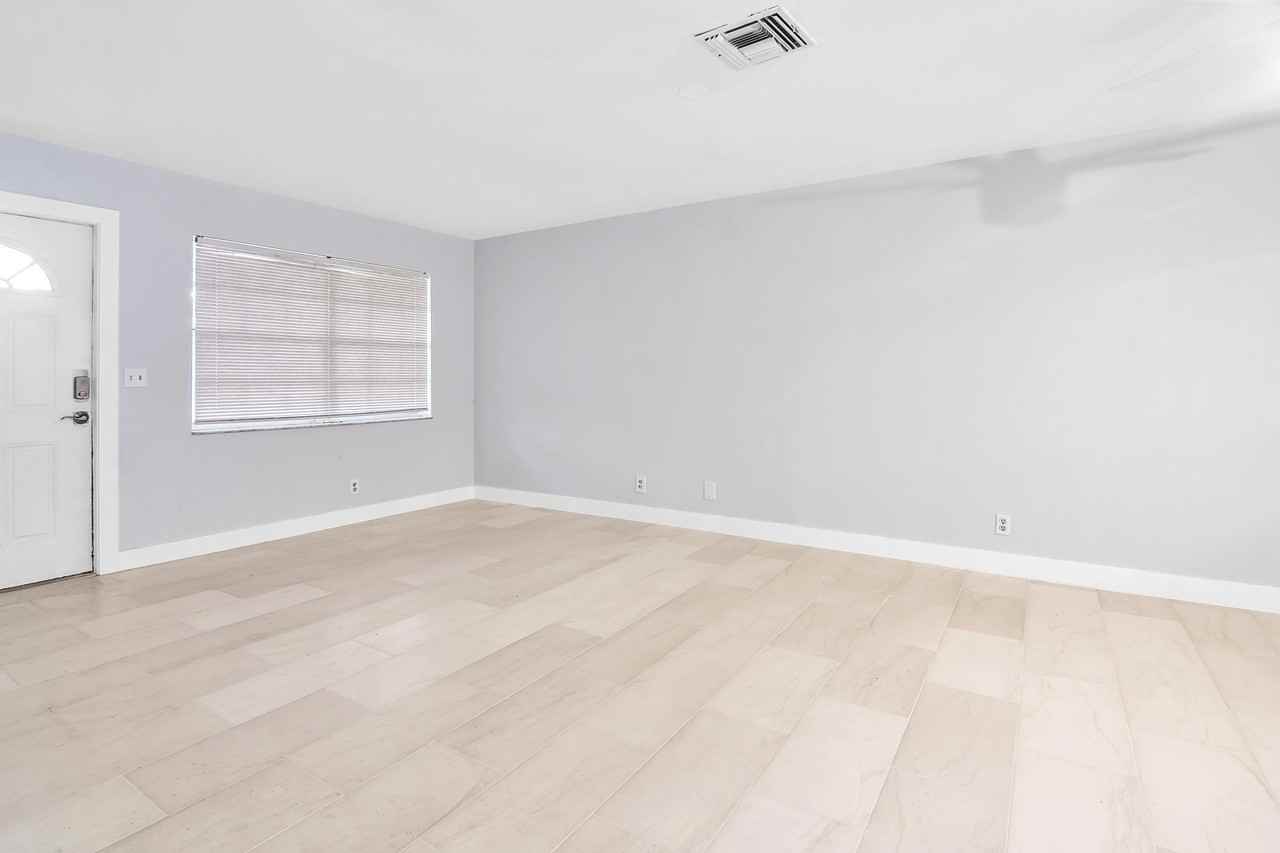 4858 Arthur St - Photo 5 of 25