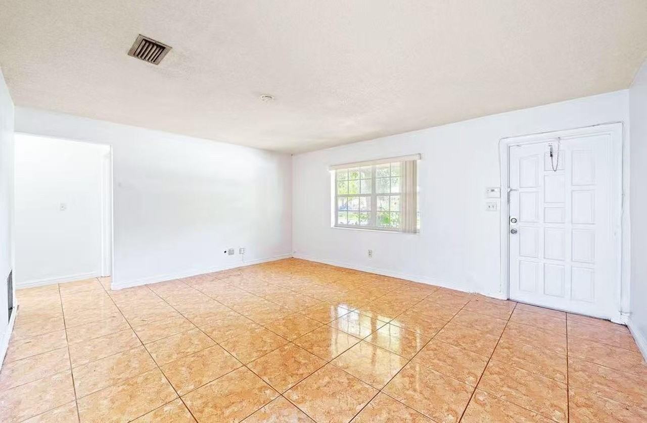 5749 Buchanan St - Photo 3 of 13