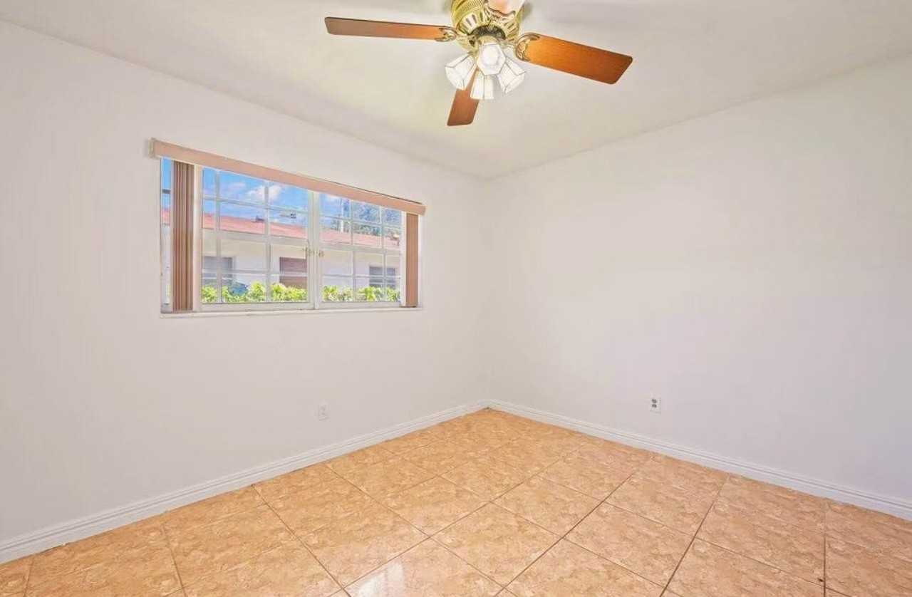 5749 Buchanan St - Photo 5 of 13