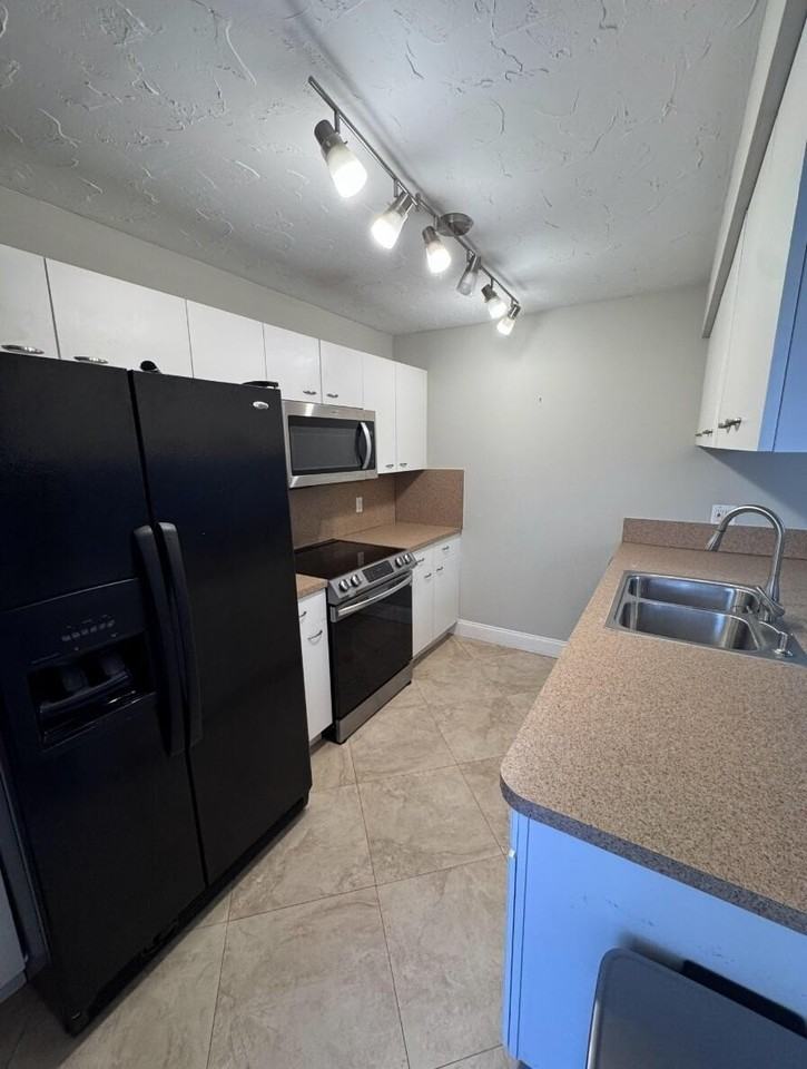 1532 W Harmony Lake Cir - Photo 3 of 15